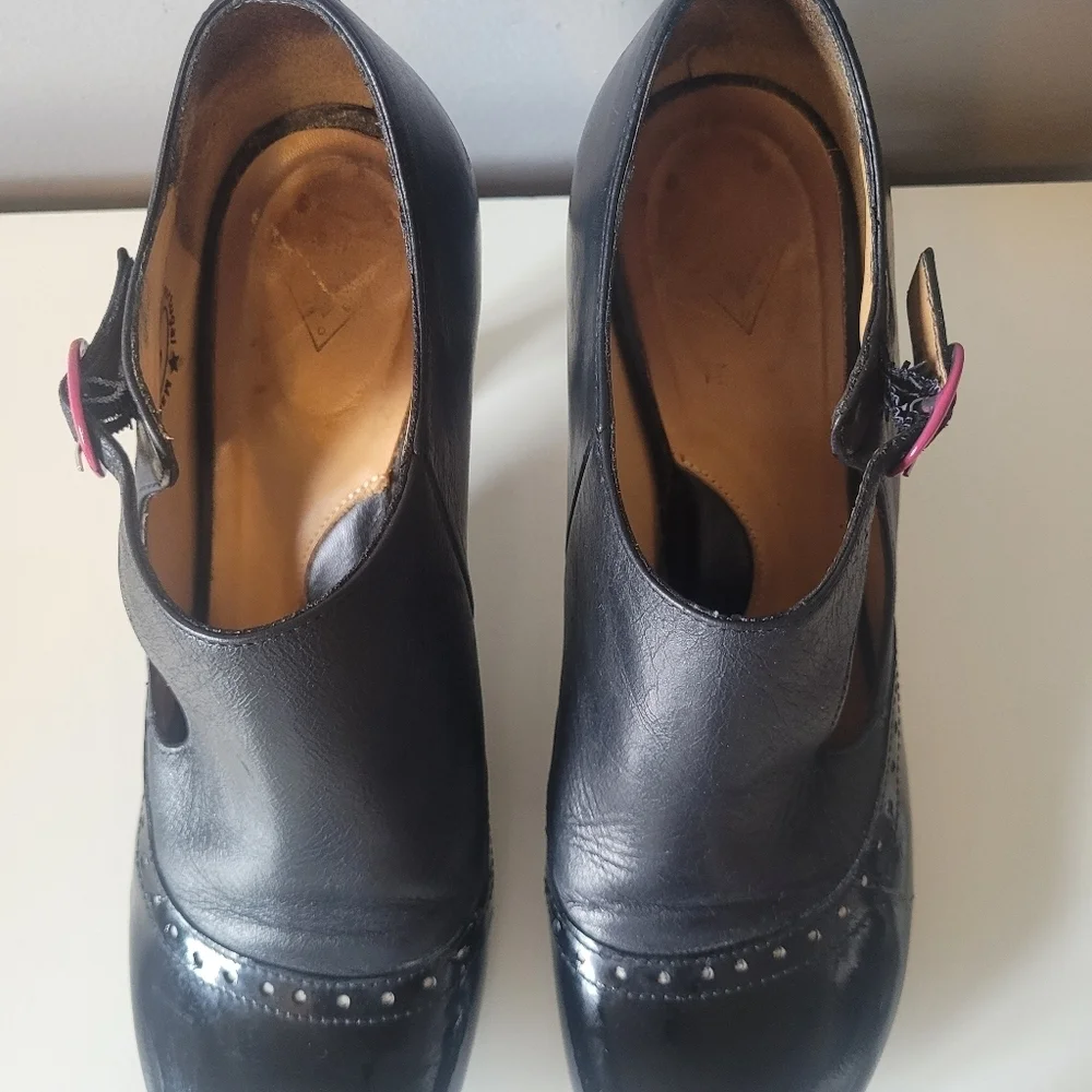 Fluevog Bellevue Ella Baker Brogued Heel With Cutout, GUC, Size 6 - Picture 4 of 11